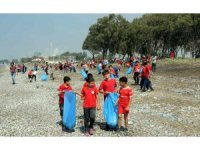 Mersin’de 300 öğrenci deniz kaplumbağaları için sahili temizledi