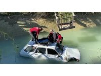 Otomobiliyle kanala uçan bekçi hayatını kaybetti