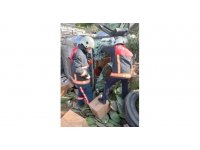 Tarsus’ta tır yoldan çıktı: 2 yaralı