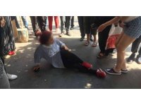 Karısını ve yanındaki erkeği sokak ortasında vurdu