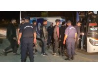 Alanya’da yakalanan 36 kaçak göçmen İl Göç İdaresi Müdürlüğüne gönderildi