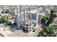 Dünyanın en saçma binasının dev sütunları yıkıldı