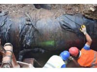 Kumluca’da patlayan içme suyu ana isale borusu kesintiye sebep oldu