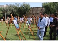 Genç ressamlar, ilk sergilerini tarihi konakta açtı