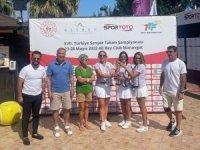 Mezitli’nin tenisçileri şampiyon oldu