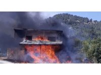 Metruk binadaki yüzlerce limon kasası yandı