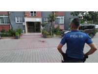 11’inci kattaki yangın merdiveninden atlayan kız çocuğu öldü