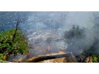 Antalya’da falezlerde çıkan yangın paniğe neden oldu