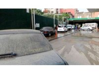 Toz yağdı sürücüler oto yıkamacıların yolunu tuttu