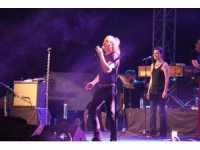 Kıraç hem coştu hem de coşturdu