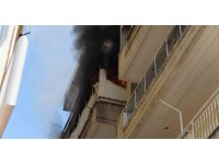 Bunalıma giren yaşlı adam evini yakıp, balkondan atladı