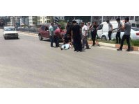 Yolun karşısına geçmek isteyen öğrenciye otomobil çarptı