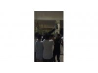 Omuzlarına alıp havaya fırlattıkları asker adayını yere düşürdüler