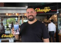 Çekim için götürdüğü kuzuyu bin 650 metreden düşürdü