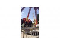 Antalya’da lunaparktaki salıncağın platformdan çıktığı anlar cep telefonu kamerasında