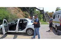 Akşam deniz keyfi yapıp araçlarında uyuyan tatilcilere sabah hırsız şoku