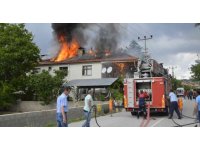 Burdur’da evin çatısını saran alevler paniğe sebep oldu