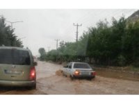 Elbistan ve Ekinözü’nde sağanak yağış hayatı felç etti