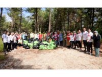 Yangınlara sebep olan cam şişeler ormanlık alandan toplandı