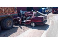 Tıra çarpan otomobilin sürücüsü yaralandı