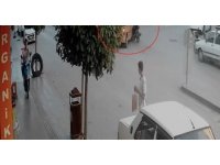 Antalya’da ters yönden yola çıkan ticari taksi motosiklet sürücüsünün ölümle burun buruna getiedi