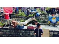 3 bin yıllık Musa ağacından kopan dal ziyaretçinin üzerine düştü