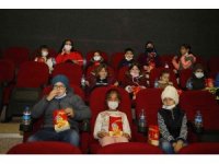 Öğrencilere karne hediyesi “sinema”