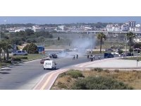 Kırmızı ışıkta bekleyen otomobil alev alev yandı, araç sahibi kendini yerden yere atıp dövündü