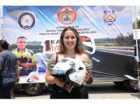 Kadın motosiklet sürücüsü erkek sürücülerden saygı istedi