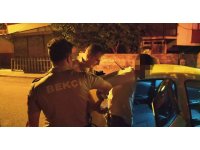 Bekçiler takside yolcu konumunda bulunan kişiden poşet dolusu uyuşturucu hap yakaladı