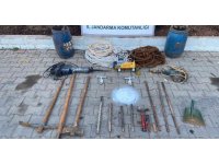 Patlayıcı ile kaçak kazı yapan 3 kişi suçüstü yakalandı