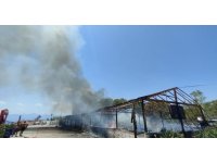 Antalya’da plaj işletmesinde korkutan yangın