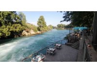 Şelaleye atlayan alkollü şahsı özel güvenlik ve itfaiye kurtardı