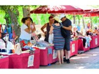 Toros kadınları ürünlerini sergiliyor