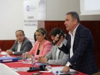 Başkan Böcek dertlere derman olmak için Demre’de