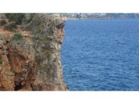 30 metrelik falezlerden denize ölümüne atlayış