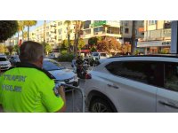 Polisi gören yönünü değiştirdi