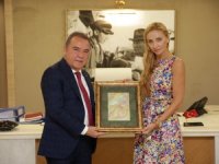 Dünya Şampiyonu Navko Başkan Böcek’i ziyaret etti