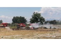 Manavgat’ta boş arsalardaki kuru otlar yangın tehlikesi oluşturuyor