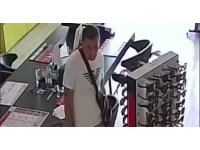 Müşteri gibi geldi 140 Euro çaldı