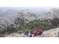 Uçuruma düşen motosikletin sürücüsü yaralandı