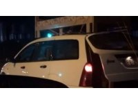 Mobilyaları otomobilin tavanında taşıdılar