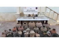 2 bin 713 parça kaçak tarihi eserle evini müzeye çevirdi, jandarmaya yakalandı