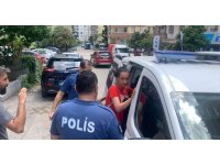 Kocasını bıçakla yaraladı