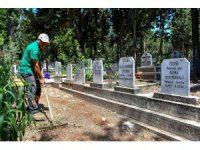 Mersin’de mezarlıklar ve ibadethaneler bayrama hazır