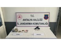 Turistlere uyuşturucu madde satan şüpheli yakalandı