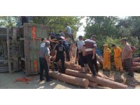 Kahramanmaraş’ta tomruk yüklü kamyon devrildi: 1 ölü, 2 yaralı