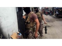 Komşusunun evini yaktı, kendini yakmak istedi, özel harekat operasyonuyla yakalandı