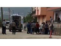 Annesiyle tartışan babasını öldürdü, komşunu yaraladı