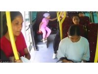 Minibüsten düşen kadın hayatını kaybetti: O anlar kamerada